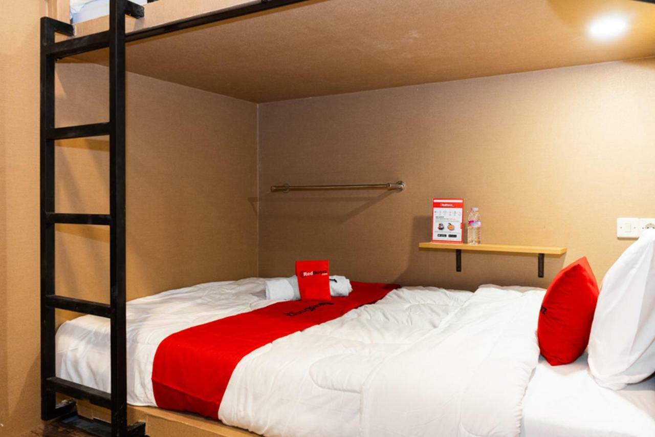 Reddoorz Hostel @ Di Panjaitan Simpang Lima Семаранг Екстер'єр фото