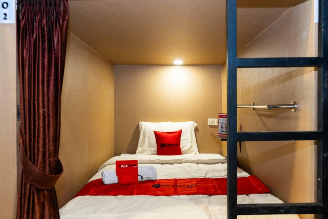 Reddoorz Hostel @ Di Panjaitan Simpang Lima Семаранг Екстер'єр фото